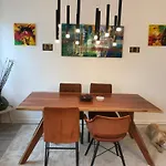 Room In A Fully Furnished Modern Apartment